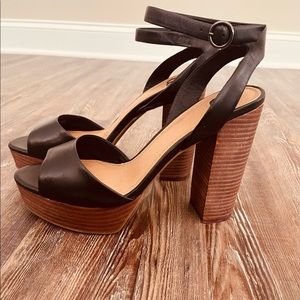 GB Gianni Bini Jaw-Drop Sandals